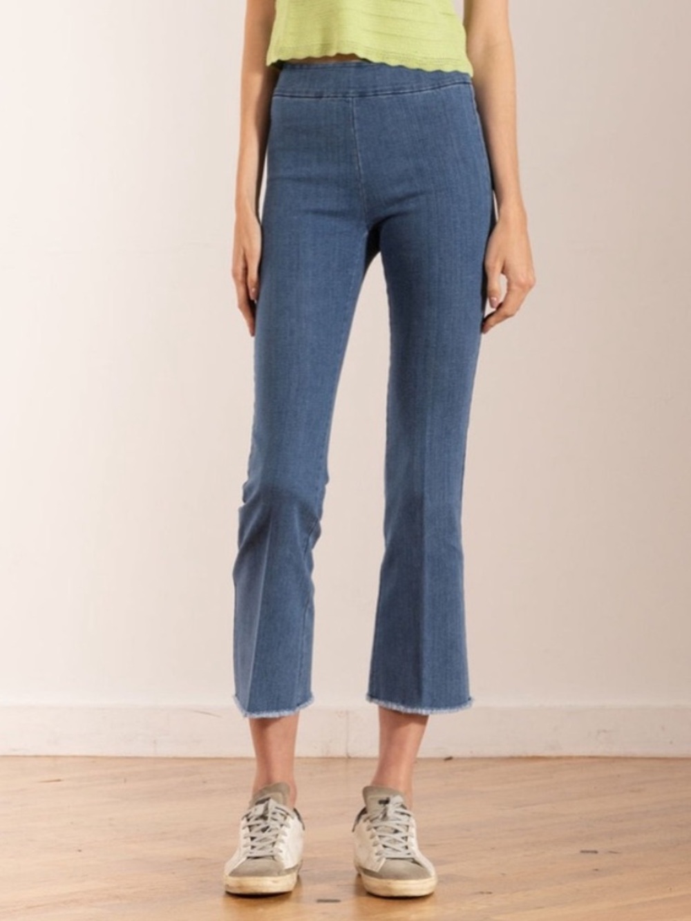 Avenue Montaigne Leo Light Denim Cropped Flared Jeans, SZ 2 LIKE NEW!‎ ✨